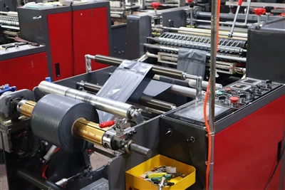 Cómo depurar la máquina para producir bolsas de correo